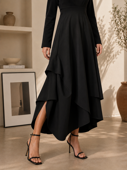 Falda midi asimétrica con pliegues y caída amplia
