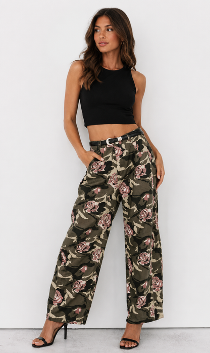 Pantalón recto con estampado camuflaje floral