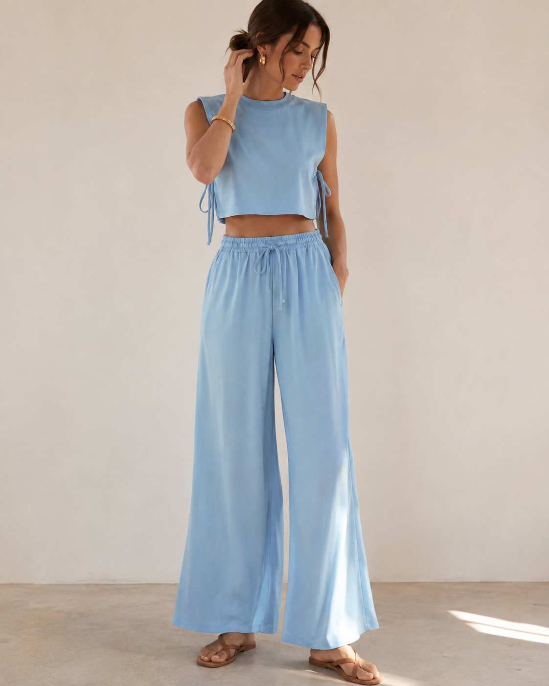 Conjunto de Top con Lazos Laterales y Pantalón Wide Leg