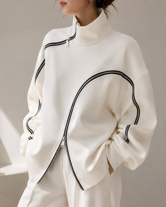 Sudadera amplia con cierre asimétrico y cuello alto